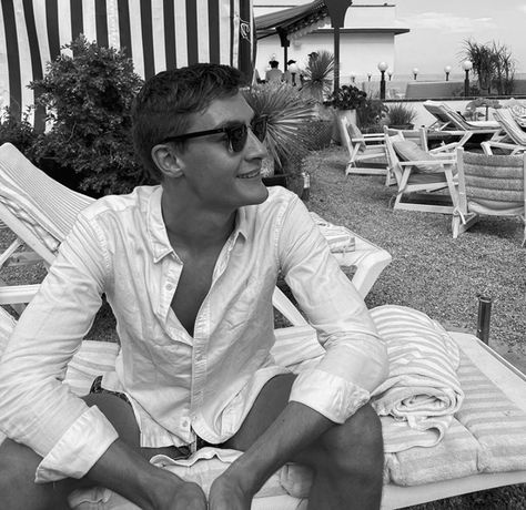 George Russell Black And White, George Russell Aesthetic, F1 Black And White, Russell Aesthetic, Princess George, George Russel, London Boy, George Russell, Formula Uno