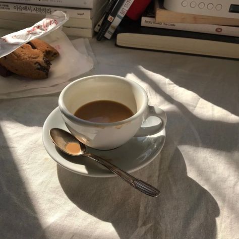 Heavenly Virtues, Healthy Bowl, Coffee Party, Playlist Covers, A Cup Of Coffee, Beige Aesthetic, Brown Aesthetic, Spotify Playlist, Coffee Addict