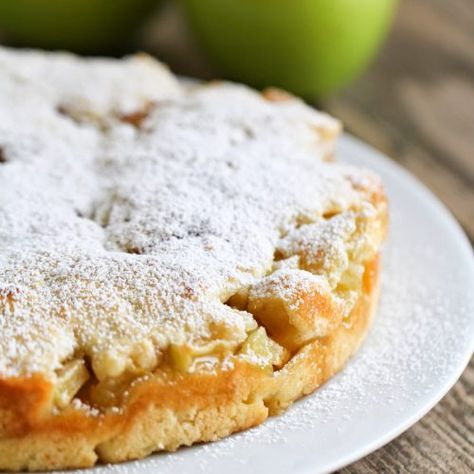 Irish Apple Cake, Irish Desserts, Irish Cooking, Cake Simple, Dessert Aux Fruits, Irish Recipes, Apple Desserts, Apple Cake, Food Cakes