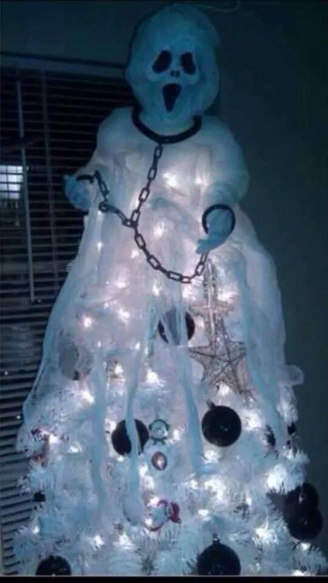 Christmas Past Ghost Tree - Love this idea for a Dickens themed decorating scheme.  Could also be used as a halloween decoration. Halloween Christmas Tree, Scary Christmas, Creepy Christmas, Adornos Halloween, Dark Christmas, A White Christmas, Halloween Trees, Theme Halloween, Halloween Deco