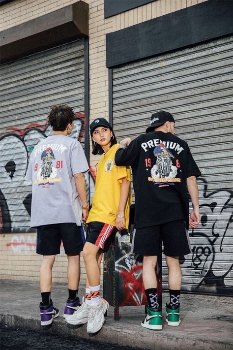 Streetwear Photoshoot Ideas, Streetwear Poses, Sports Merch, Nb Sneakers, Streetwear Photography, Street Fashion Photoshoot, Streetwear Photoshoot, Unisex Streetwear, Streetwear Apparel