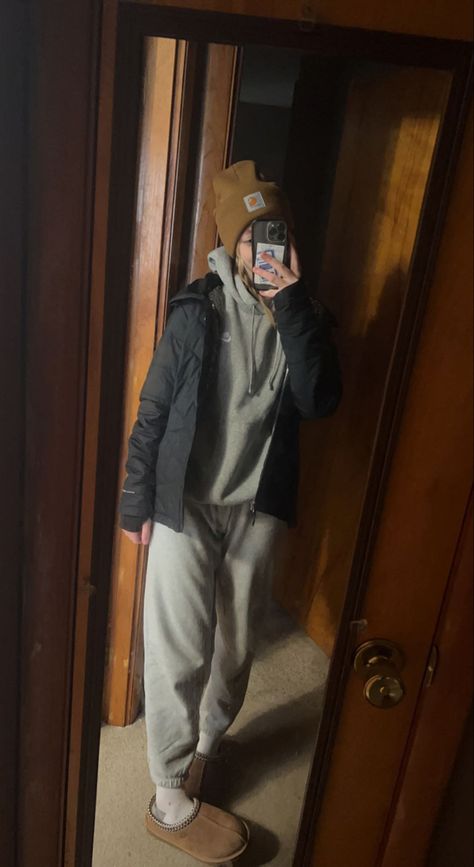 Sweats And Hat Outfit, Beanie Sweatpants Outfit, Grey Sweatpants And Uggs Outfit, Grey Nike Jacket Outfit, Carhartt Winter Outfits, Carhartt Women Outfits Hoodie, Carhartt Beanie Outfit Aesthetic, Comfy Outfits With Uggs, Columbia Jacket Outfit Aesthetic