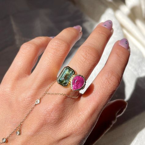 Cute Engagement Rings, Jewelry Lookbook, Influencers Fashion, Put A Ring On It, Ring Fit, Contemporary Jewellery, Green Tourmaline, Unique Engagement Rings, Pink Tourmaline