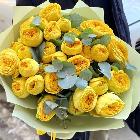 Aesthetic Yellow Picture, Daffodil Bouquet, Fav Flower, Yellow Carnations, Carnation Bouquet, Yellow Peonies, Master Gardener, Yellow Tulips, Peonies Bouquet