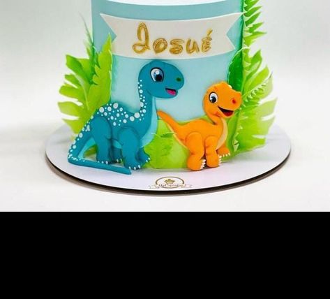 Dinosaur Theme Birthday Cake, Dino Cakes Boys, Dinosaur Cake Ideas Boys, Dino Cake Ideas, Dinosaur Cake For Boys, Simple 1st Birthday Party Boy, Dinosaur Cake Design, Dino Theme Cake, Dinosaur Themed Birthday Cake