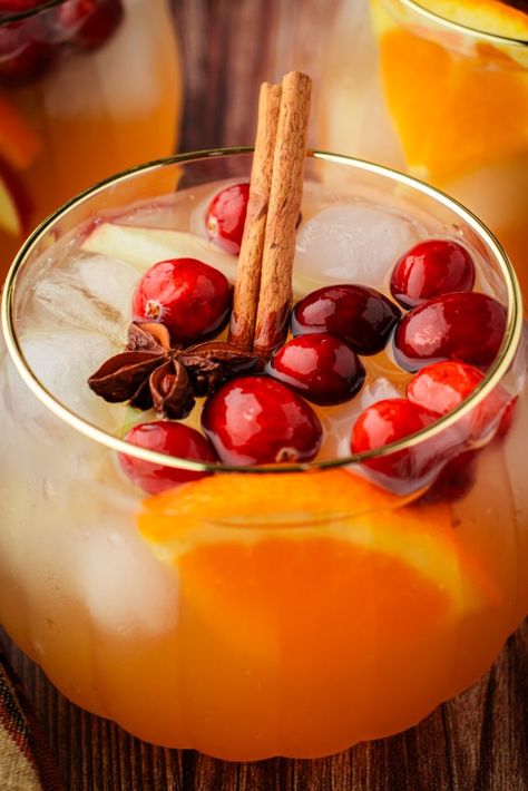 This recipe for the best Thanksgiving sangria is going to bring a little extra joy to your Thanksgiving feast. It’s the perfect balance of sweet, and tart—everything you want in a fall cocktail! Thanksgiving White Sangria Recipes, Pitcher Thanksgiving Cocktails, Thanksgiving Sangria White, Sangria Recipes Thanksgiving, Cocktail For Thanksgiving, Harvest Sangria Recipe, Thanksgiving Champagne Cocktail, Thanksgiving Big Batch Cocktails, White Sangria Recipe Fall