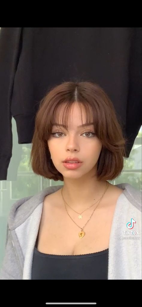 Short Light Brown Hair, Short Hair Fringe, Light Bangs, Short Haircuts With Bangs, Straight Hair Cuts, Short Brown Hair, Bob Haircut With Bangs, Hair Inspiration Short, Haircut Inspiration