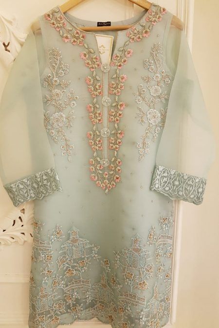 Agha Noor Beautiful Kurti, Agha Noor, Simple Dress Pattern, Pakistani Formal Dresses, Pakistani Fashion Casual, Pakistani Wedding Outfits, Pakistani Dresses Casual, Pakistani Fancy Dresses, Pakistani Fashion Party Wear