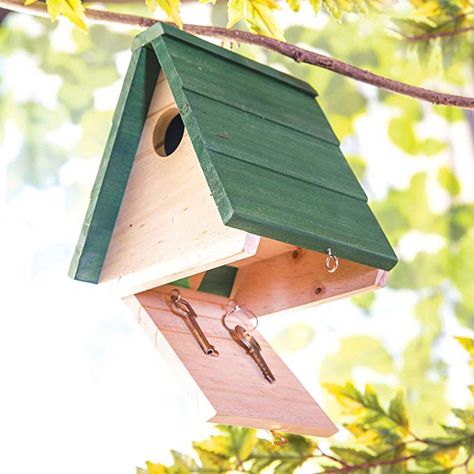 Birdhouse with Hidden Key Box Hidden Key Holder Ideas Outside, Key Box Ideas, Hide A Key Ideas Outdoor, Fun House Ideas, Gömda Rum, Diy Hiding Places, Secret Hiding Spots, Secret Hiding Places, Nest Box