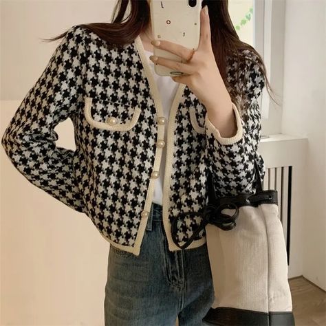 Korean Style Outer Korean Style, Plaid Jacket Outfit, Casual College Outfits, Broken White, Cardigan Crop, Button Jacket, White Cardigan, Plaid Jacket, Casual Style Outfits