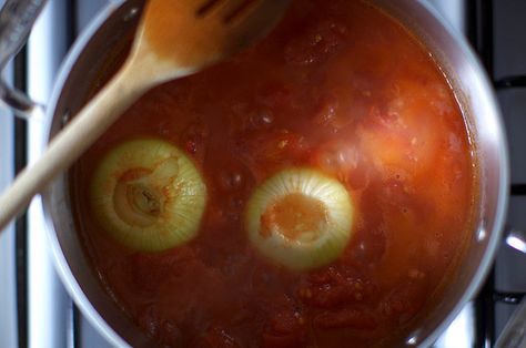 tomato sauce with onion and butter Marcella Hazan Tomato Sauce, Tomato Butter Sauce, San Marzano Tomato Sauce, Marcella Hazan, Tomato Butter, Easy Tomato Sauce, Homemade Noodles, Tomato Sauce Recipe, Homemade Tomato Sauce