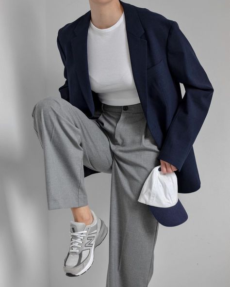 katarinavidd Minimalism Style Outfits, Classic Casual Outfits, Minimal Outfit Ideas, Minimalism Outfit, Formal Casual Outfits, Minimal Style Outfits, Outfits Formal, Outfit Navy, Fashion Classic Style