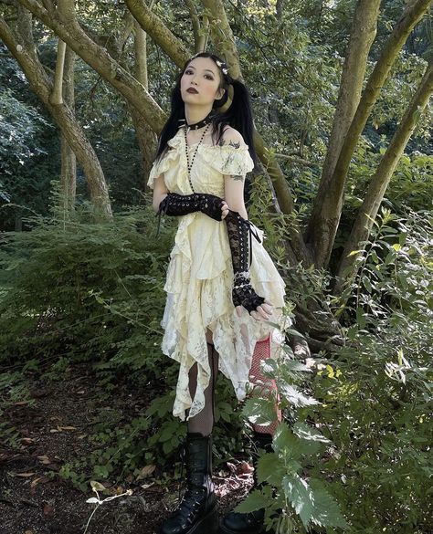 Forest Fairy Aesthetic Clothes, Fae Aesthetic Clothes, Goth Fairy Aesthetic, Soft Goth Outfits, Forest Fairy Aesthetic, Fairy Aesthetic Outfit, Melanie Concert, Alt People, Woodland Witch