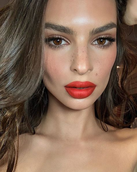 @emrata for #CFDAawards tonight 💋❤️💫✨⚡️. 👗 @emmajademorrison 💇 @owengould 💄 @hungvanngo. On lips is @moicosmetics matte lipstick in “Girl… Hung Vanngo, Red Lips Makeup Look, Bad Makeup, Red Lipstick Makeup, Orange Lipstick, Orange Lips, Red Lip Makeup, Makeup Is Life, Braut Make-up