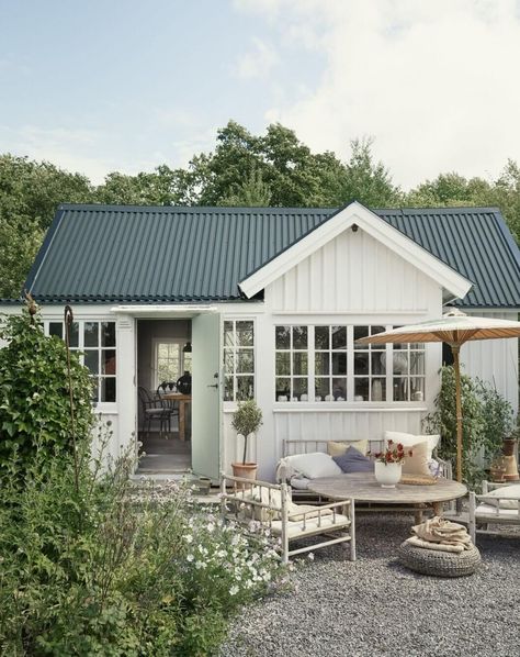 Swedish Cottage, Rustic Kitchen Island, Small Sheds, Wooden Cottage, Cottage Exterior, Small Farmhouse, Style Cottage, Small Cottage, Up House