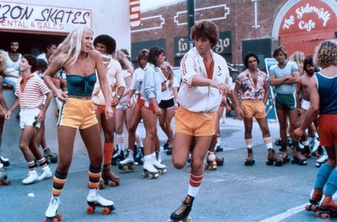 1979                                                                                                                                                                                 More Disco Fashion Women, 70s Roller Disco, Roller Boogie, Moda Disco, Disco Roller Skating, Roller Blades, Linda Blair, Roller Rink, Disco Fashion