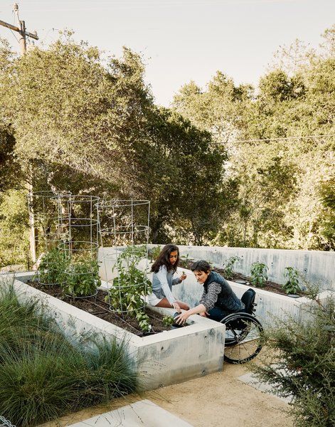 Dwell's Favorite Modern Home Design Ideas and Photos - Dwell Raised Planters, Healing Garden, Landscape Designer, Landscape Edging, Raised Planter, Edible Landscaping, Veg Garden, Aging In Place, Concrete Garden