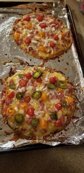 Healthy Mexican Pizza, Mini Crockpot Recipes, Healthy Pizza Recipes, Grandma Cooking, Healthy Mexican, Pizza Sauce Homemade, Pizza Ingredients, Tortilla Recipe, Pizza Recipes Homemade