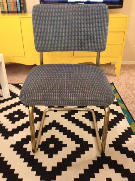 Desk Chair Reupholster, Desk Chair Upcycle, Reupholster Desk Chair Diy, Upholster Office Chair Diy, Reupholster Office Chair Diy, Diy Desk Chair, Desk Chair Makeover, Office Waiting Room Chairs, Chair Makeover