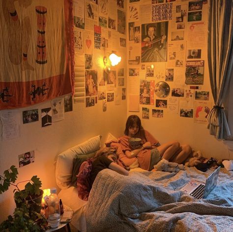 Howl Pendragon Room Aesthetic, Gina Core, Serial Experiments Lain, Uni Room, Room Goals, Aesthetic Rooms, Pretty Room, Dreamy Room, Dream Room Inspiration