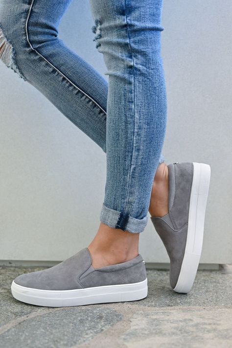 classic slip-on sneaker this season, adding a platform sole and luxurious suede surfaces for a look that’s chicly refined. Dressy Summer Outfits, Outfit Ideas Dressy, Closet Candy Boutique, Sneaker Outfits, Best Casual Outfits, Shoes Steve Madden, Spring Fashion Casual, On Sneakers, Sneakers Grey