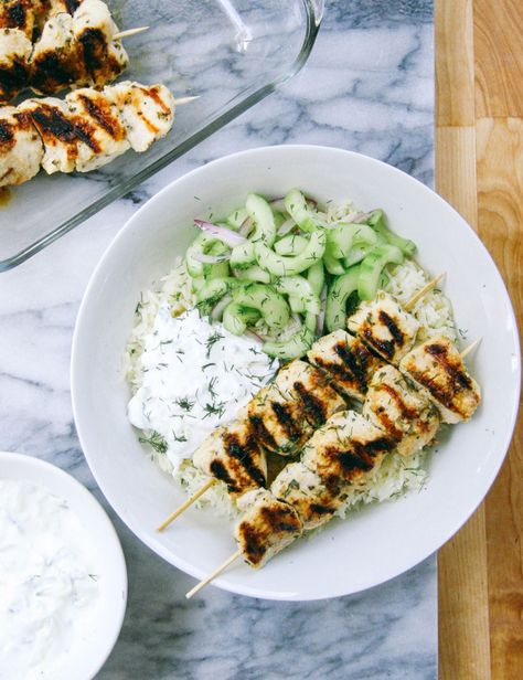 Chicken Greek, Chicken Kebab, Dinners To Make, Summer Recipes Dinner, Easy Summer Meals, Chicken Kebabs, Summer Eating, God Mat, Summer Dinner