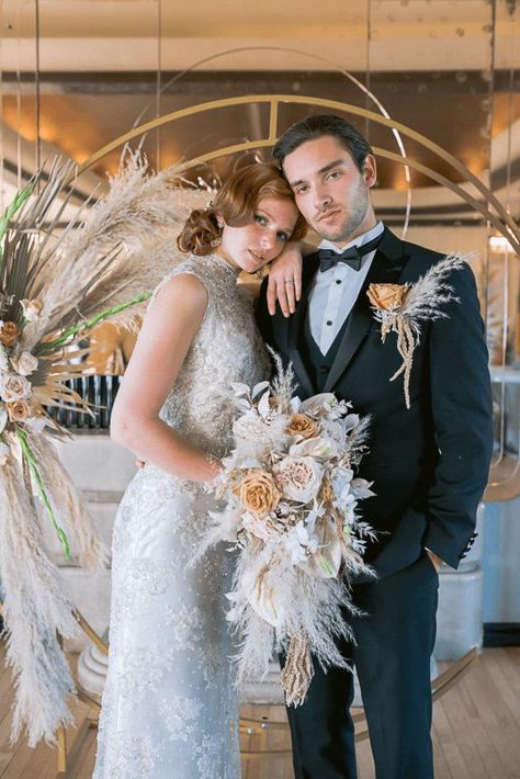 Modern Art Deco Wedding Inspiration at Burgh Island Hotel in Devon – Jennifer Jane Photography 29 This 1920's wedding inspiration will make you want to incorporate this era's vintage pieces with today's wedding trends! #bridalmusings #bmloves #wedding #weddinginspiration #weddinginspo #jazzera Art Deco Bouquet Wedding, 1920 Wedding Flowers, Great Gatsby Wedding Bouquet, Diy Art Deco Wedding Decor, Art Deco Style Wedding Dress, Art Deco Wedding Aisle, Art Deco Outdoor Wedding, Art Deco Bridal Bouquet, Art Deco Fall Wedding