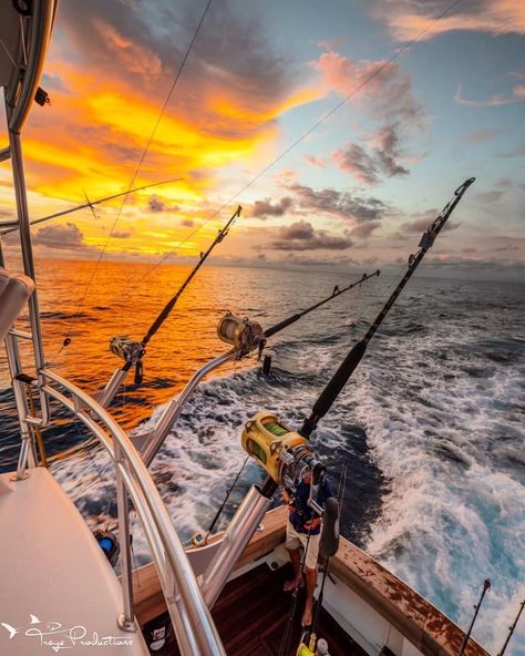 Fishing Wallpaper Aesthetic, Boat Fishing Aesthetic, Ocean Fishing Aesthetic, Deep Sea Fishing Aesthetic, Fishing Asthetic Picture, Fishing Asethic, Fishing Aesthetic Ocean, Ocean Fishing Boats, Fishing Aesthetic