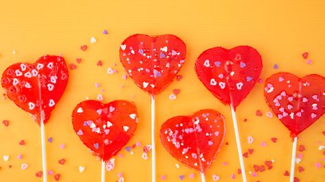 Heart Shaped Lollipops, Diy Heart, Boyfriend Crafts, Valentines Day Desserts, Valentines Day Food, Hari Valentine, Valentines Day Treats, My Funny Valentine, Valentine's Day Quotes