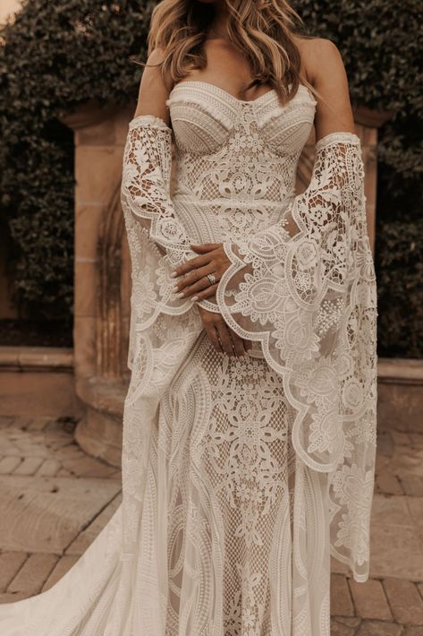 How fabulous is this Rue De Seine lace wedding gown and its off the shoulder lace sleeves. Boho Glam Wedding, Lake Las Vegas, Pretty Wedding Dresses, Boho Glam, Dream Wedding Ideas Dresses, Glam Wedding, Boho Wedding Dress, Dream Wedding Dresses, White Wedding