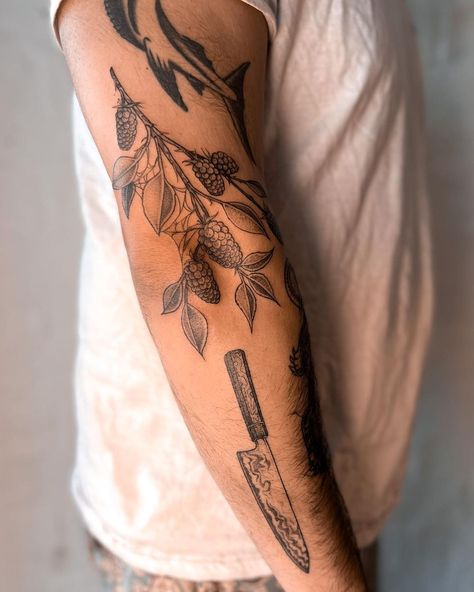 ⊹ T I L L Y ⊹ | Mulberry branch wrapped around the elbow and healed knife for Lachie last week Tattooed @blancspacetattoo #mulberrytattoo��… | Instagram Mulberry Branch Tattoo, Mulberry Tattoo, Mulberry Branch, General Tattoo, Tattoo Elbow, Shoulder Sleeve Tattoos, Elbow Tattoo, Branch Tattoo, Street Tattoo