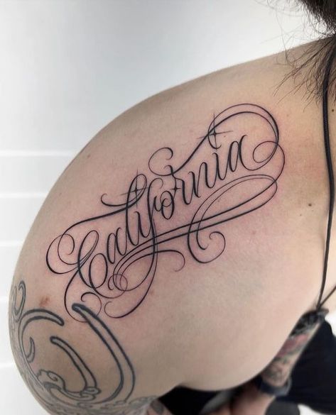 Vertical Tattoo Lettering, Princess Script Tattoo, Caligraphy Tattoos Women, Spanish Lettering Tattoos, Lettering Tattoos For Women, Lettering Styles Tattoo, Califas Tattoo, Cursive Lettering Tattoo, Script Tattoo Lettering