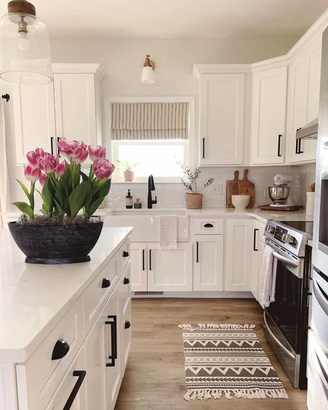 Kitchen Island Organization, Farmhouse White Kitchen, Small White Kitchens, Louisiana Homes, Gray And White Kitchen, Farmhouse White, Kitchen Redesign, White Kitchen Decor, Farmhouse Kitchen Cabinets