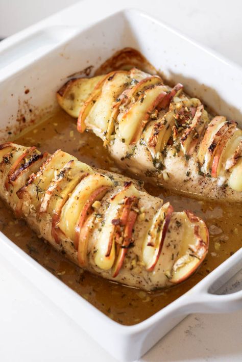 Apple Brie Chicken, Apple Brie Stuffed Chicken, Apple And Brie Stuffed Chicken, Chicken Brie Recipe, Hasselback Chicken Breast, Brie Recipes Dinner, Apple Stuffed Chicken Breast, Mango Agua Fresca, Brie Stuffed Chicken