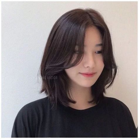 10 Model Potongan Rambut Pendek Wanita ala Artis Korea yang Kece Abis 5 Shoulder Length Hair For Thick Hair, Korean Short Hair, Asian Short Hair, Shot Hair Styles, Haircuts For Medium Hair, Haircuts Straight Hair, Short Hair Haircuts, Girl Short Hair, Shoulder Length Hair