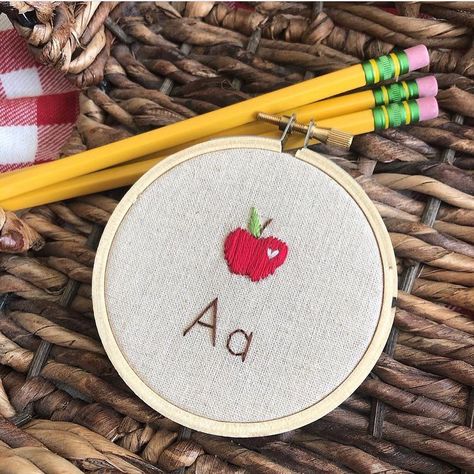 An apple embroidery pattern for your fall decor, back to school set-up, or for your kiddo’s favorite teacher! . . #embroideryartist #sewsweet #farmhousefeelsgood #apple #cozyhome #hyggehome #farmhousedecor #slowstitch #embroideryinstaguild #embroiderypattern#handembroiderypatterns #embroiderylove #handstitched #warmandcozy #handembroidered #dmcembroidery #handembroidery #appleembroidery #folkart #handstitching #thiscreativehome #handstitched #noticepausetreasure Apple Embroidery Patterns, Teacher Embroidery Hoop, Apple Embroidery Designs, Embroidery Apple, Apple Embroidery, Embroidery Journal, Spirit Bags, School Embroidery, Embroidery Decor