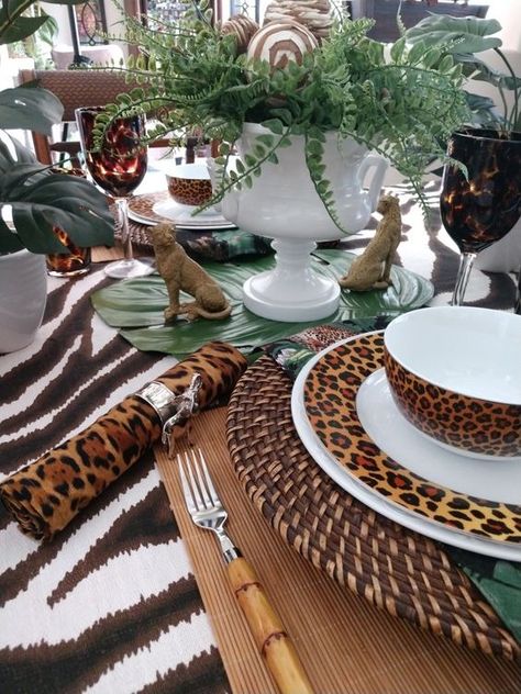 Animal Print Table Setting, African Table Settings Ideas, Safari Tablescape, Safari Furniture, Kwanzaa Table, Boho Fall Decor, African Interior Design, Glam Table, Diy Placemats