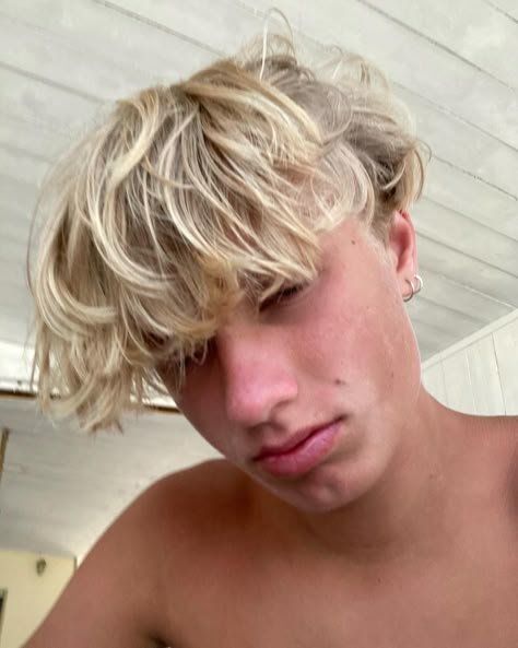 Guy Blonde Highlights, Men’s Blonde Hair, Blonde Highlights Men, Men Blonde Highlights, Blonde Hair Men, Champagne Blonde Hair, Beach Blonde Hair, Tan Blonde, Men Blonde Hair