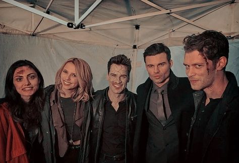 BTS of The Originials Lucien Castle Freya Mikaelson Klaus Mikaelson Hayley Marshall Elijah Mikaelson Andrew Lees, Chris Wood Vampire Diaries, Paul Wesley Vampire Diaries, The Originals Cast, The Originals 3, Vampire Diaries Poster, Tvd Cast, Tvdu Cast, The Originals Tv