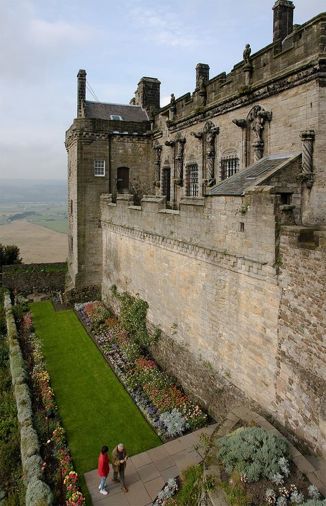 Stirling Castle | Flickr - Photo Sharing! Stirling Castle Scotland, Vila Medieval, Stirling Scotland, Scotland History, Stirling Castle, Old Castle, Chateau Medieval, Castle Scotland, Famous Castles