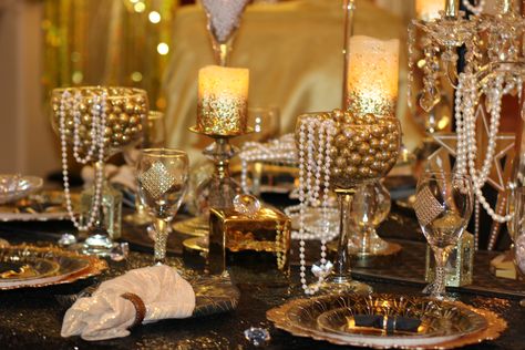 Old Hollywood Decor Party, Great Gatsby Decorations, 1920s Prohibition, Gatsby Decorations, Old Hollywood Decor, Great Gatsby Prom, Hollywood Decor, Gatsby Party Decorations, Gold Decorations