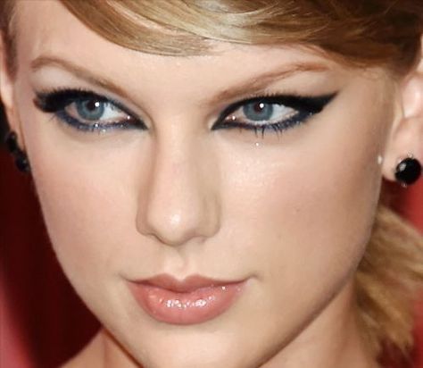 Taylor Swift Eyeliner, Pop Taylor Swift, Taylor Swift Makeup, Eyeliner Application, Corrective Makeup, Learn Makeup, Special Makeup, Makeup Lessons, Makeup Course