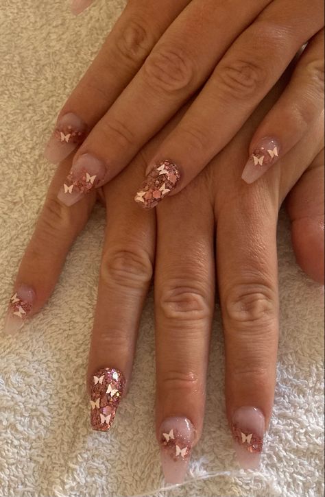 Rose Gold Nails For Prom, Quinceanera Rose Gold Theme Nails, Rose Gold Birthday Nails, Rose Gold Quince Nails Short, Prom Nails Rose Gold, Rose Gold Nails Short, Rose Gold Prom Nails, Quinceanera Nails Pink And Gold, Pink Rose Gold Quince Nails