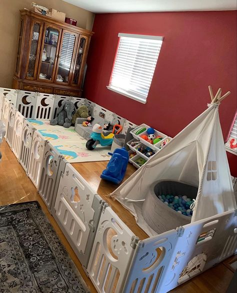 Large Playpen Ideas, Play Pen In Living Room, Toddler Apartment Play Area, Play Yard Ideas Indoor, Baby Friendly Living Room, Infant Play Area In Living Room, Baby Play Area In Living Room, Infant Playroom, Infant Play Area