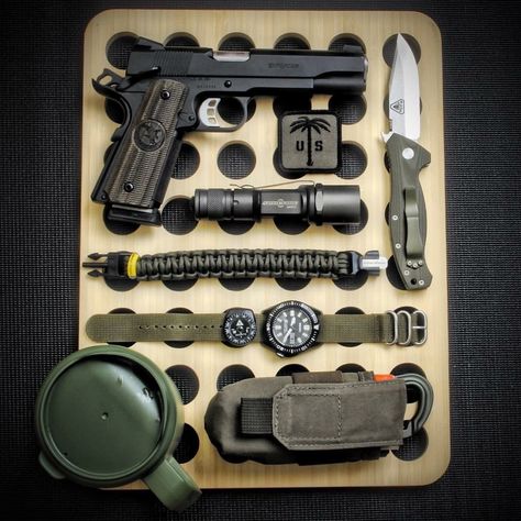 EDC addicted (@EDC_addicted) on X Mochila Edc, Apocalypse Survival Gear, Edc Essentials, Edc Tactical, Tac Gear, Tactical Gear Loadout, Zombie Survival, Edc Gear, Survival Gear