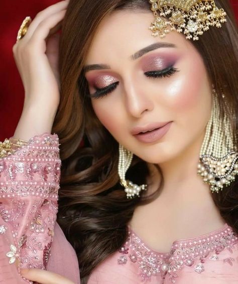 Pink Mauve Eye Makeup, Night Party Makeup Look Indian, Soft Party Makeup Look Pakistani, Engagement Make Up, Hd Makeup Looks Bridal Indian, Pink Saree Makeup Look, Soft Party Makeup, Party Makeup Looks Pakistani, Soft Pink Eye Makeup