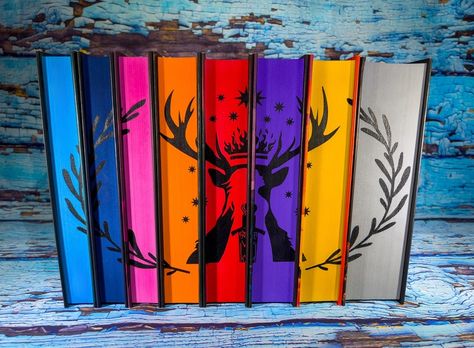 Throne of Glass box set by Sarah J. Maas with gorgeous stenciled & sprayed edges Book Sprayed Edges Stencil, Stenciled Book Edges, Book Edges, Books Diy, Glass Book, Dark Romance Books, Glass Box, Beautiful Books, Glass Boxes