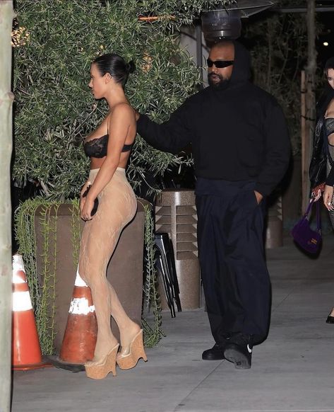 Kanye And Bianca Censori, Bianca Censori Style Before Kanye, Bianca Censori Outfits, Bianca Censori Style, Kanye West Fashion, Kanye And Kim, Kim Kardashian Images, Kanye West Wife, Kanye West Outfits