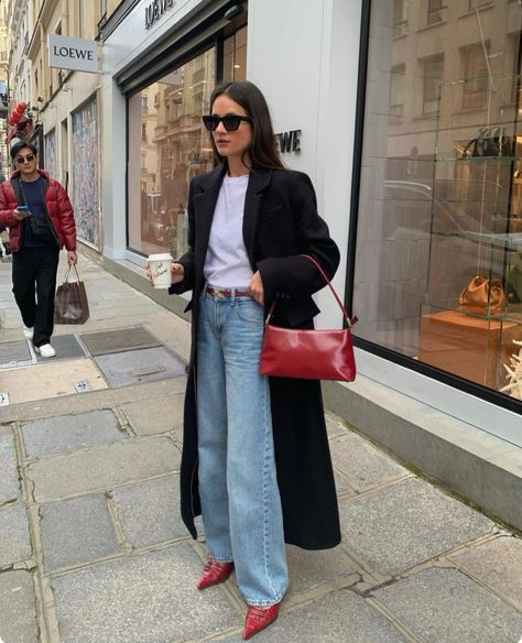 Red Heels Outfit, Red Shoes Outfit, Friday Outfit, Pop Of Red, Paris Outfits, Looks Street Style, Slingbacks, Autumn Outfit, Winter Fashion Outfits