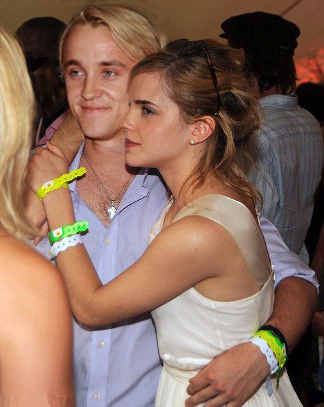 Tom & Emma - tom-felton-and-emma-watson Photo Harry And Hermione, Draco And Hermione, Tom Felton Draco Malfoy, Images Harry Potter, Draco Harry Potter, Harry Potter Draco Malfoy, Harry Potter Actors, Harry Potter Pictures, Harry Potter Cast